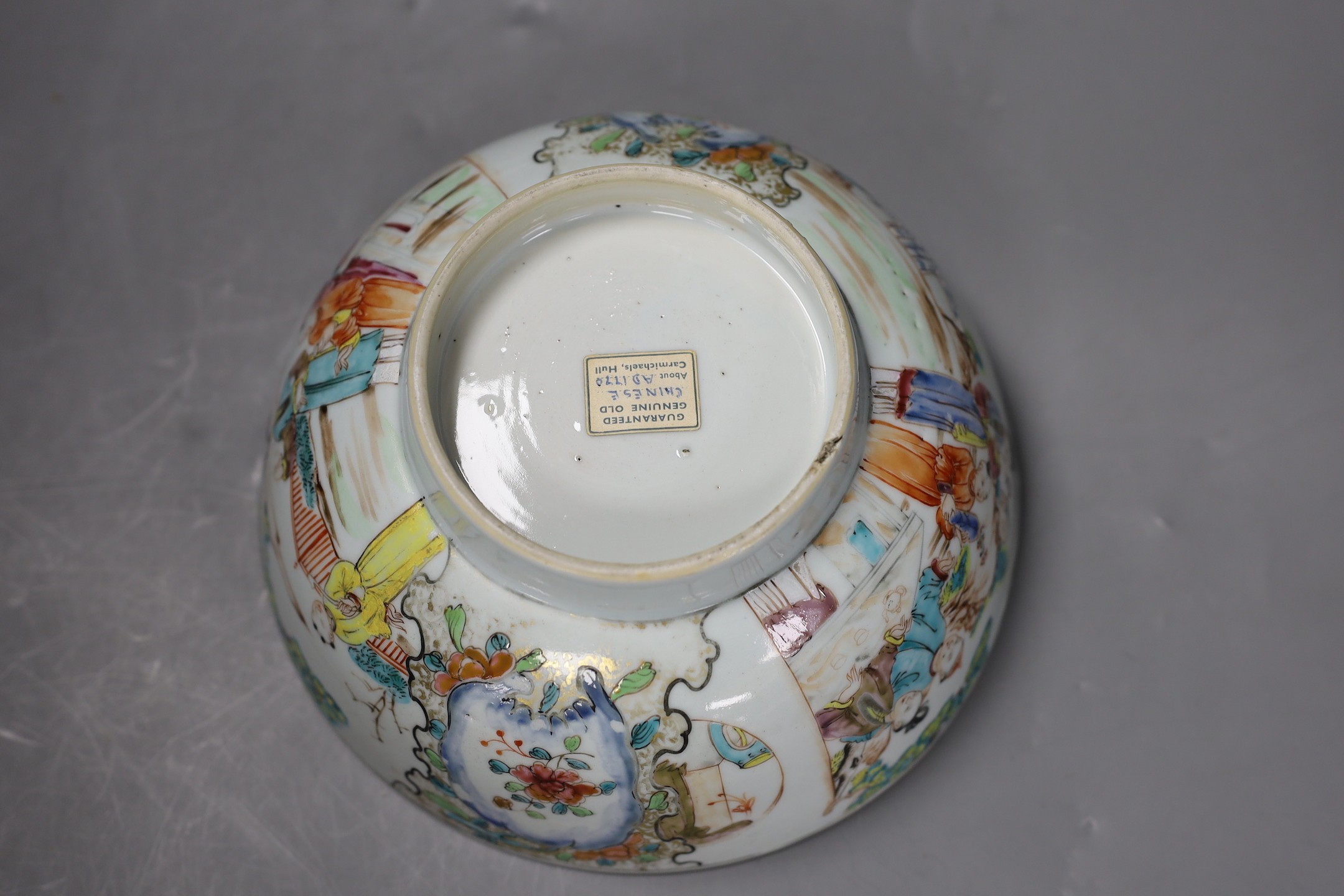 An 18th century Chinese export famille rose bowl, 20cm diameter